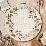 Купить недорого   Набор для вышивания Anchor "Meadow Wreath" /Луг Венок/ диаметр 26см, MEZ Венгрия, ALXE004  в интернет магазине Фэмили хоби
