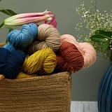 Flora //  KnitPro, 100%   Superwash, 100/220